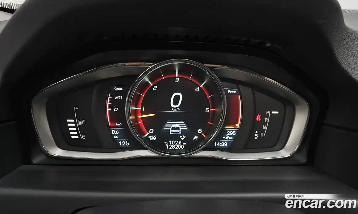 Volvo XC70 2015 2.4 Автомат в Москве № 545170, фото 8