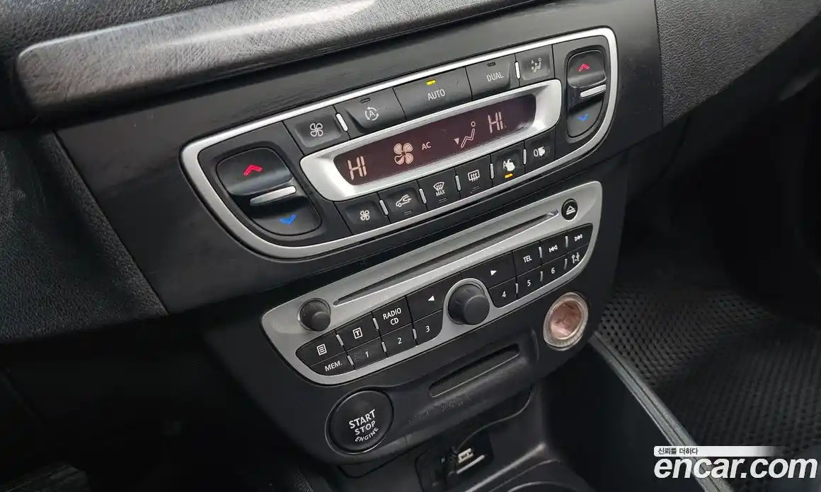 Renault SM3 2012 1.6 Автомат в Москве № 106763, фото 19