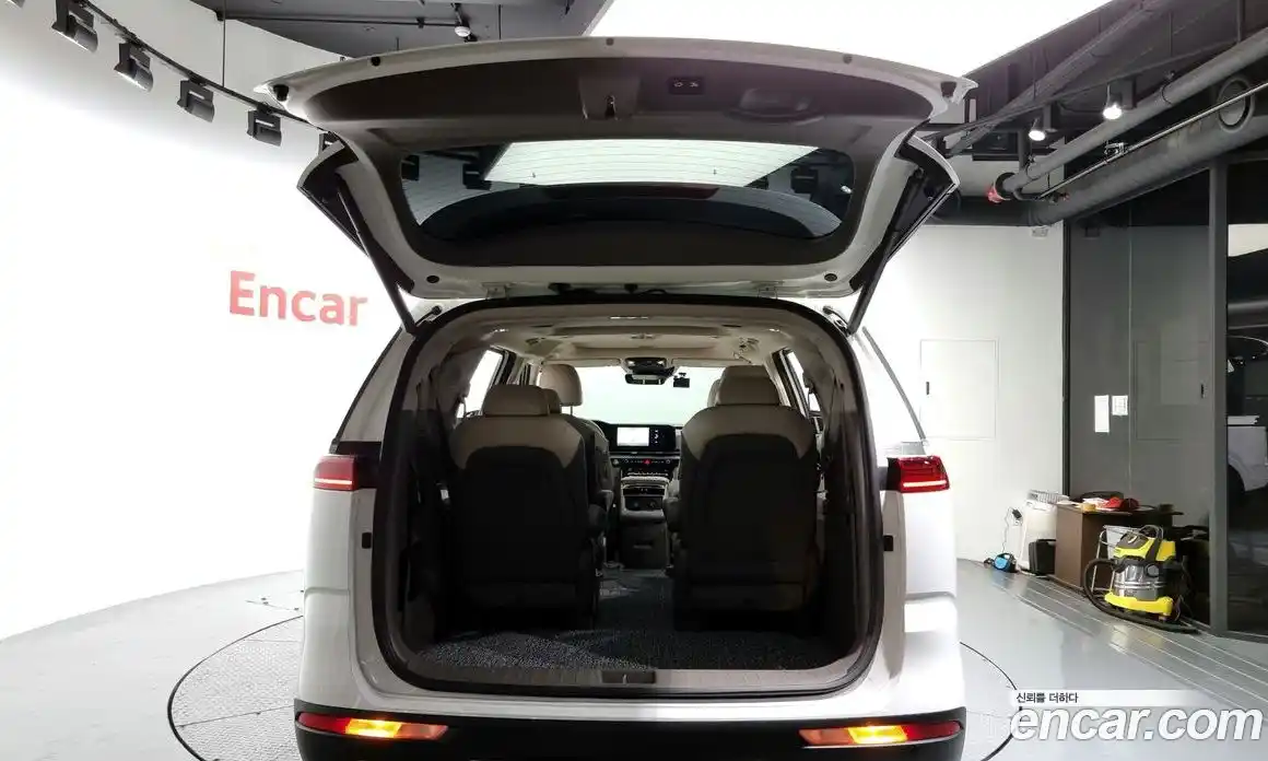 Kia Canival 2023 2.2 Автомат в Москве № 128625, фото 17