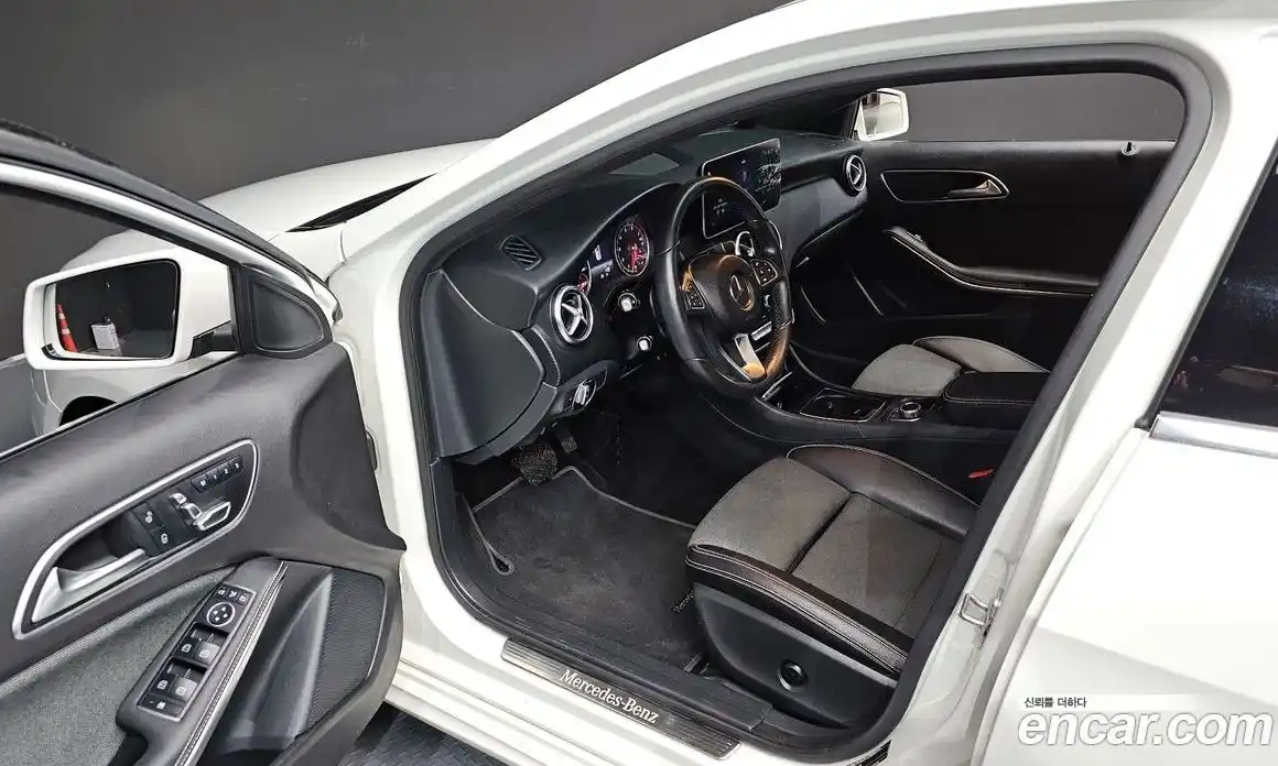 Mercedes-Benz A-Class 2018 1.6 Автомат в Москве № 142520, фото 17