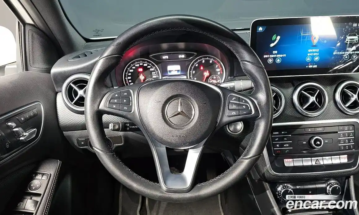 Mercedes-Benz A-Class 2018 1.6 Автомат в Москве № 142520, фото 18