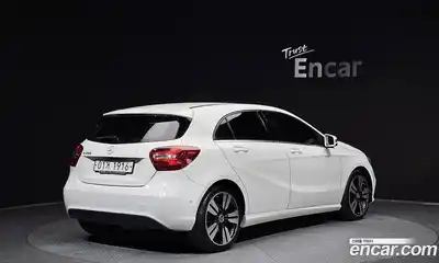 Mercedes-Benz A-Class 2018 1.6 Автомат в Москве № 142520, миниатюра 7