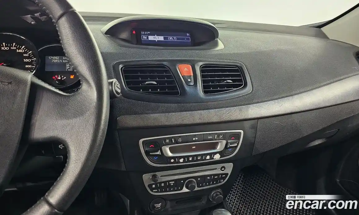 Renault SM3 2010 1.6 Автомат в Москве № 147452, фото 19