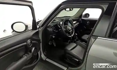 Mini Cooper 2018 1.5 Автомат в Москве № 153594, миниатюра 12