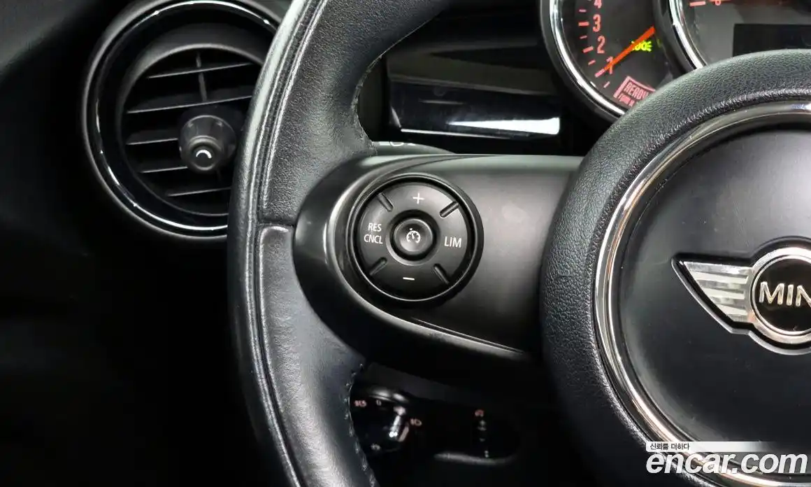 Mini Cooper 2018 1.5 Автомат в Москве № 153594, фото 9