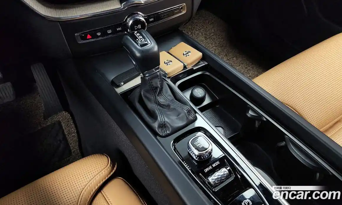 Volvo XC60 2019 2.0 Автомат в Москве № 197098, фото 9