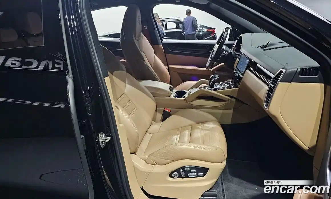 Porsche Cayenne 2021 3.0 Автомат в Москве № 197401, фото 2