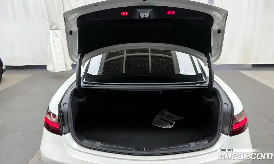 Mercedes-Benz E-Class 2019 1.9 Автомат в Москве № 212085, фото 12