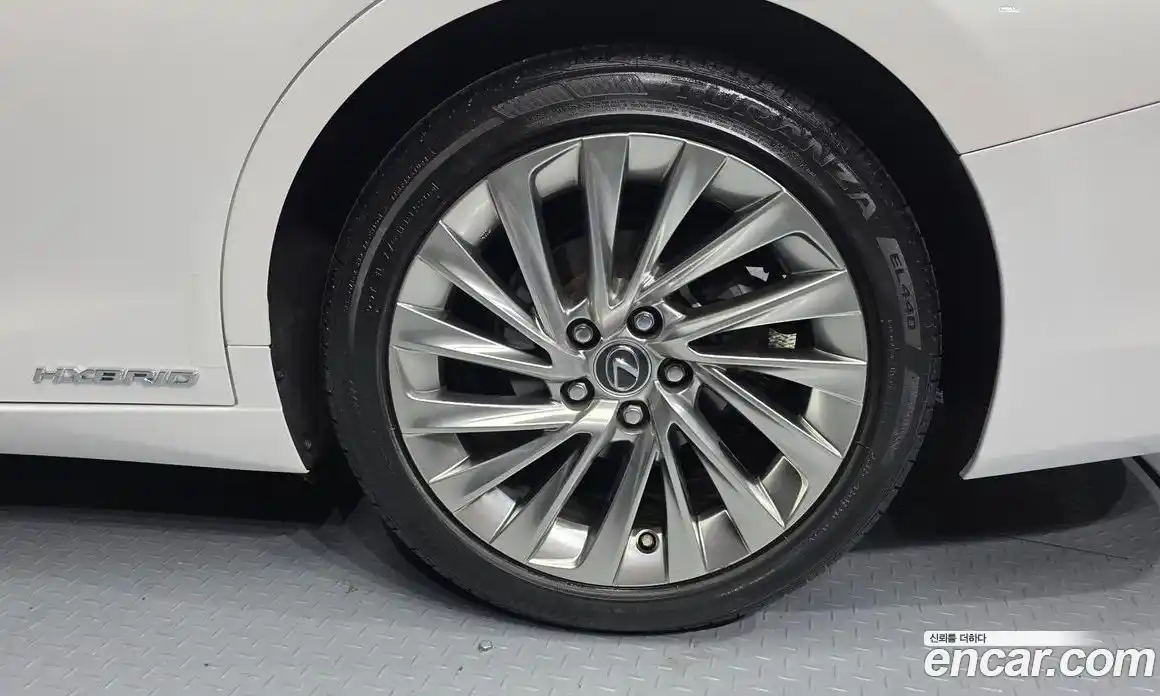 Lexus ES 2020 2.5 Автомат в Москве № 214648, фото 3