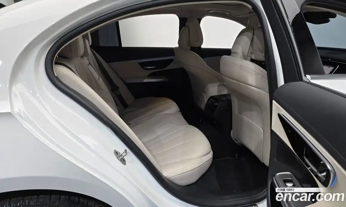 Mercedes-Benz E-Class 2024 2.0 Автомат в Москве № 215982, фото 10