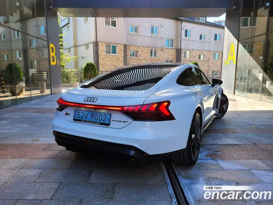 Audi RS e-tron GT 2023 0.1 Автомат в Москве № 230240, фото 3