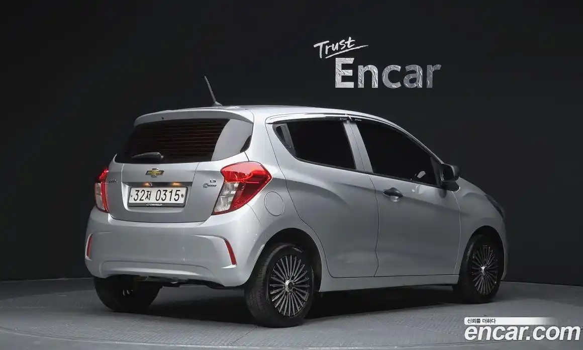 Chevrolet Spark 2016 1.0 Автомат в Москве № 396150, фото 2