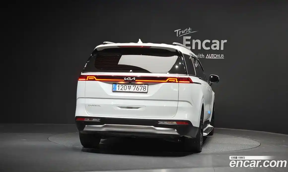 Kia Canival 2023 2.2 Автомат в Москве № 460977, фото 4