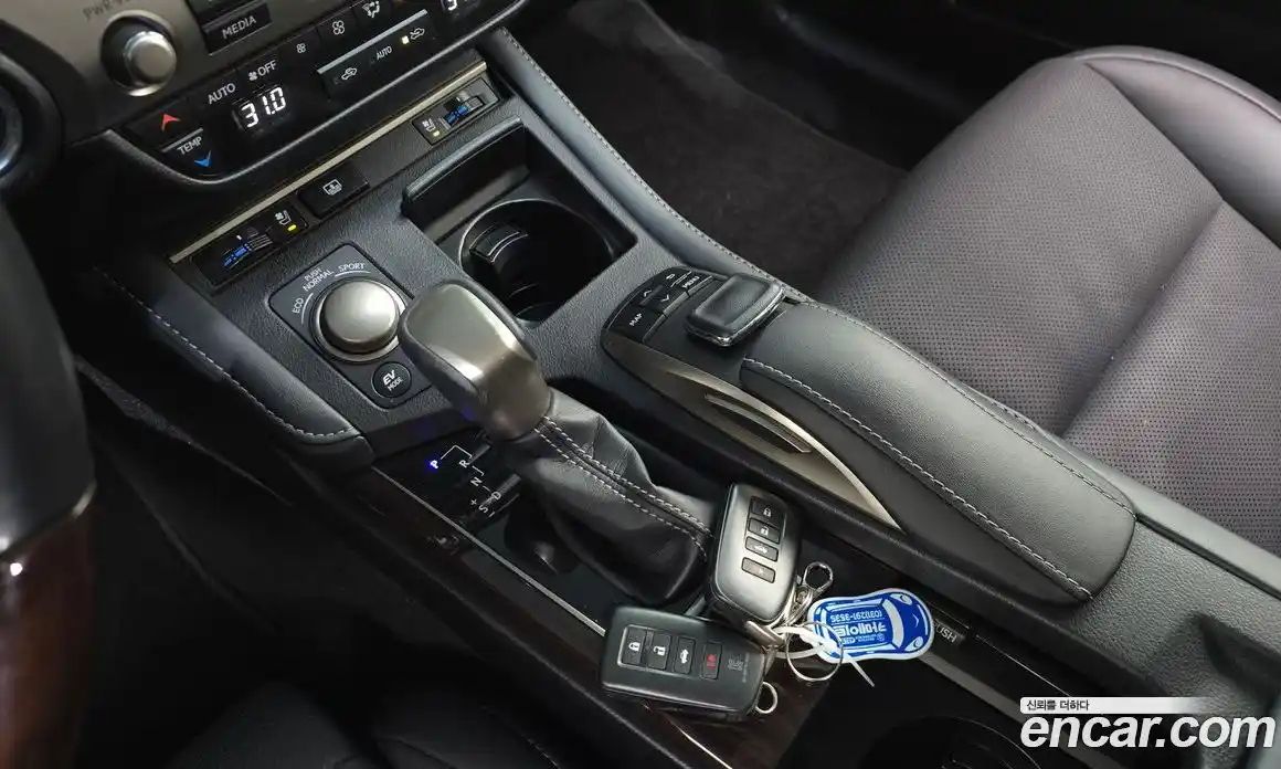 Lexus ES 2018 2.5 Автомат в Москве № 465329, фото 9