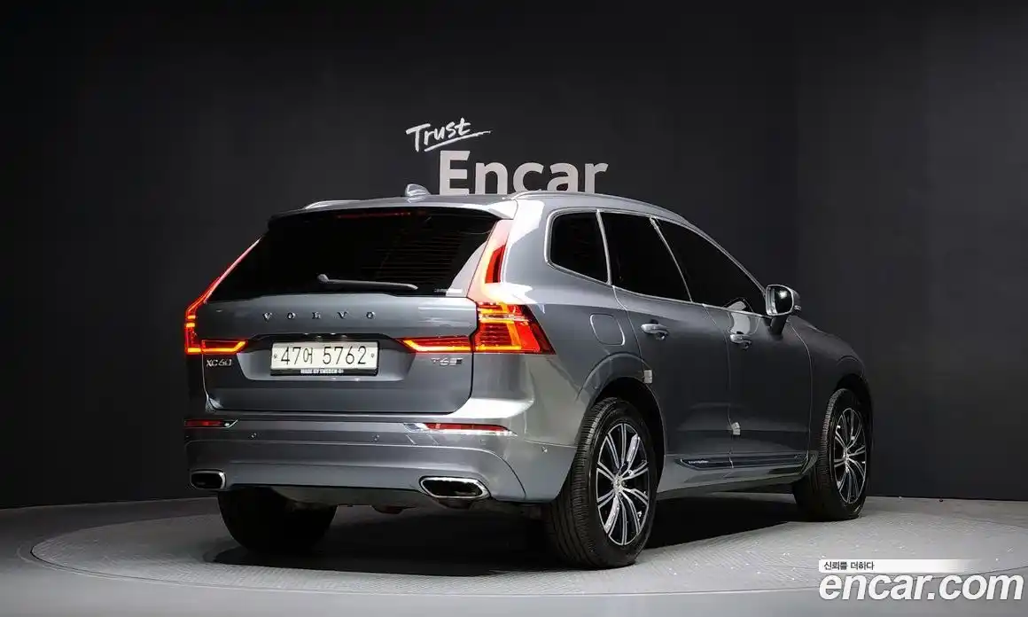 Volvo XC60 2018 2.0 Автомат в Москве № 497616, фото 2