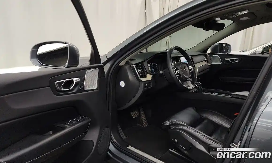 Volvo XC60 2018 2.0 Автомат в Москве № 497616, фото 10