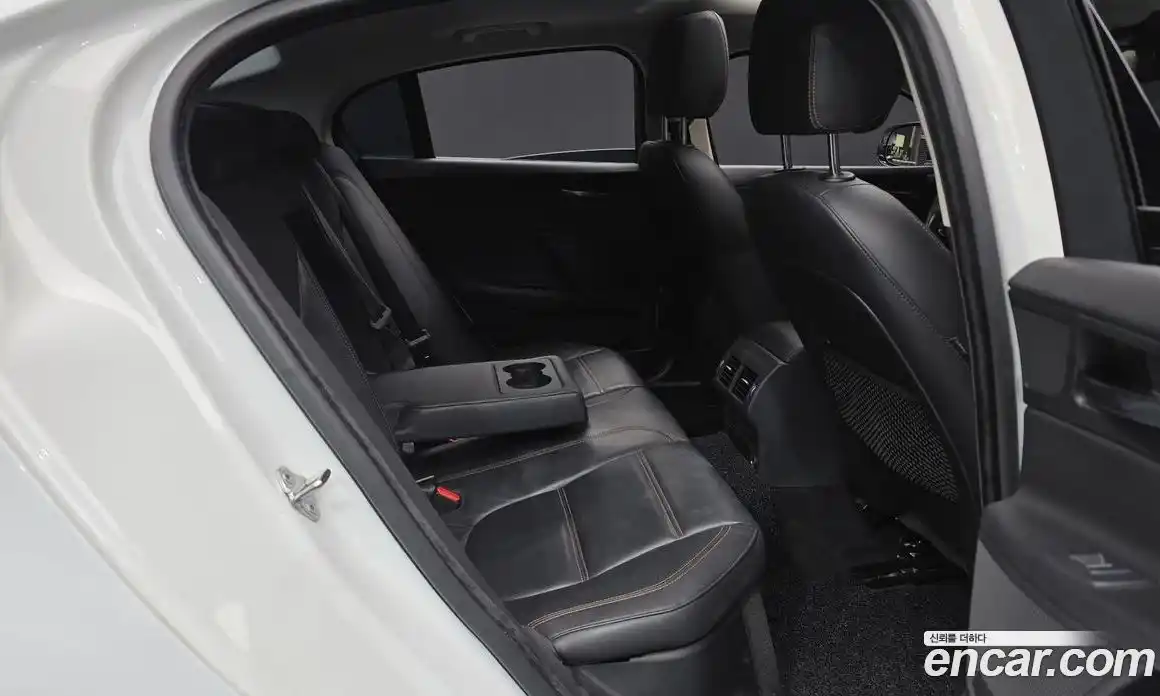 Jaguar XE 2016 2.0 Автомат в Москве № 500195, фото 12