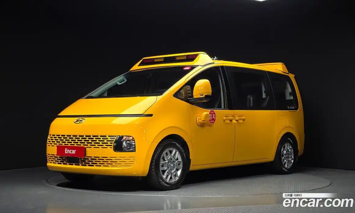 Hyundai Staria 2023 3.5 Автомат в Москве № 518943, фото 1