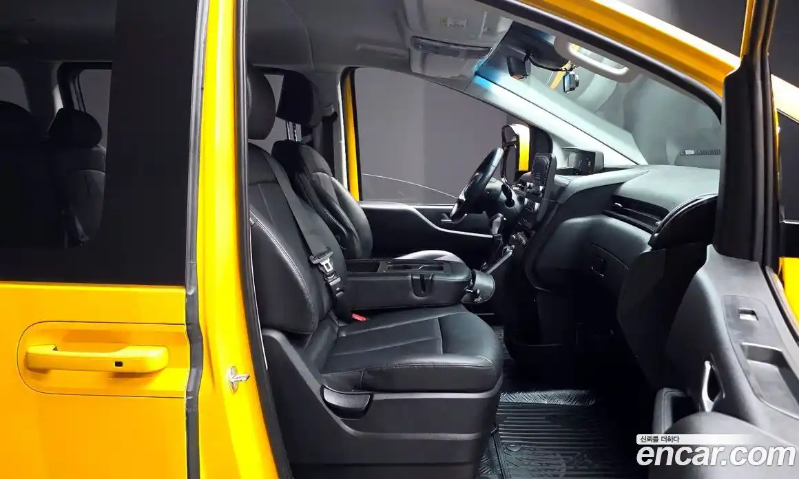 Hyundai Staria 2023 3.5 Автомат в Москве № 518943, фото 10