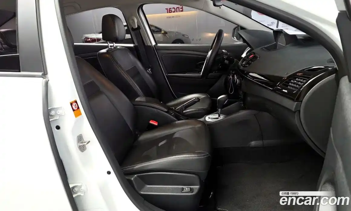 Renault SM3 2016 1.6 Автомат в Москве № 520393, фото 11