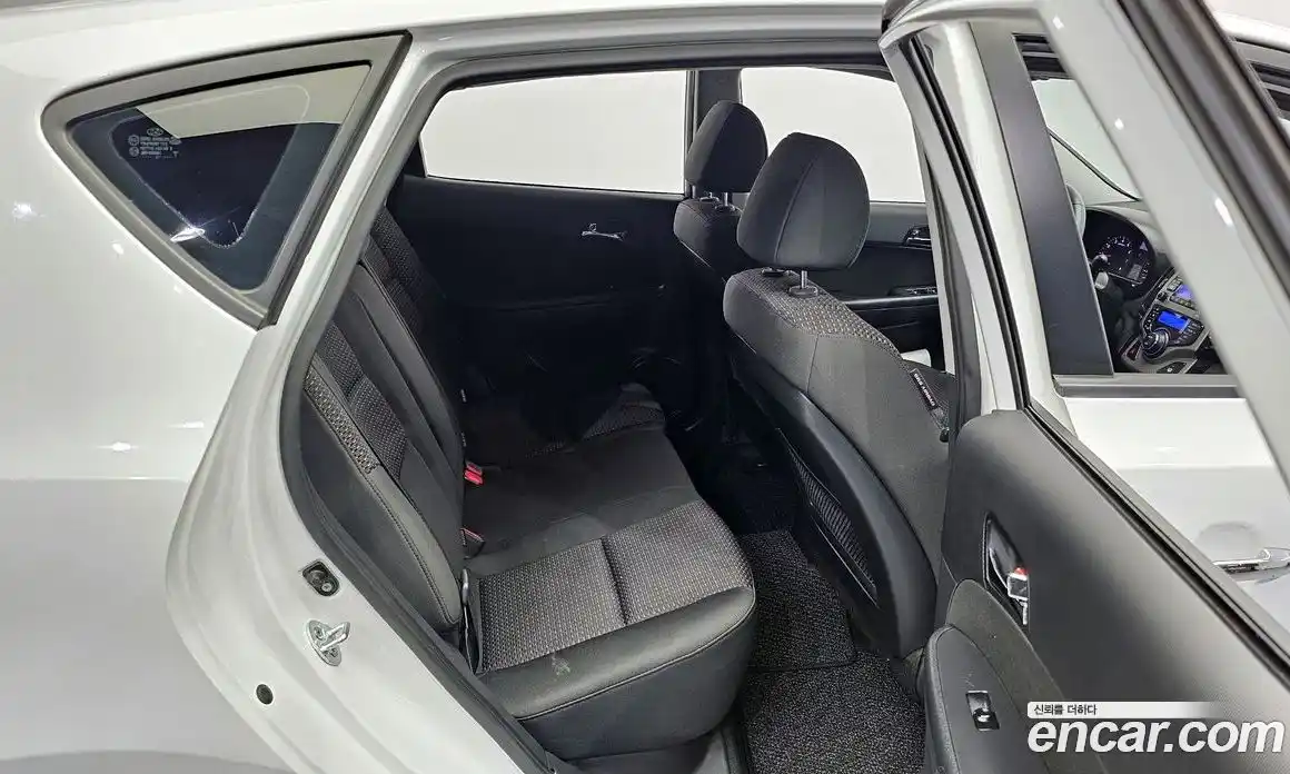 Hyundai i30 2011 1.6 Автомат в Москве № 529968, фото 12