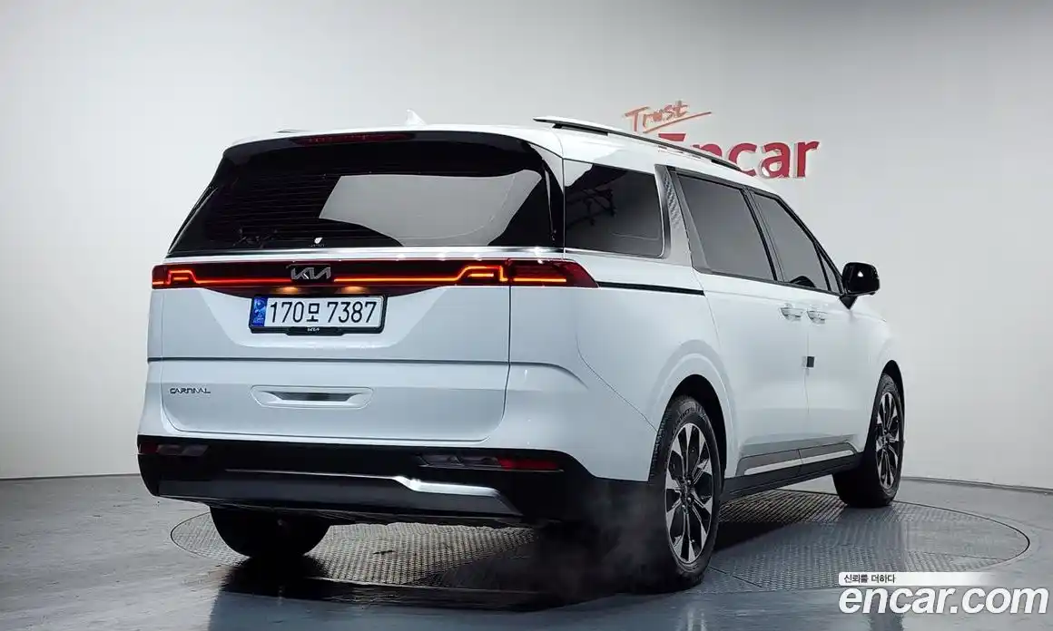 Kia Canival 2023 3.5 Автомат в Москве № 532129, фото 1