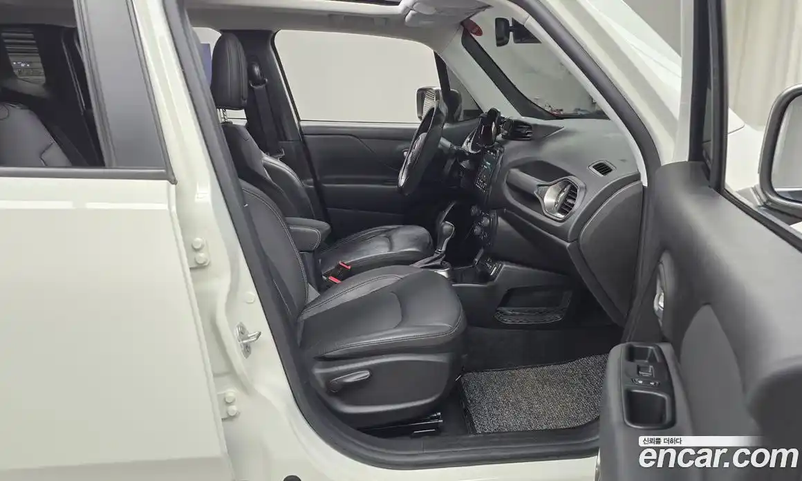 Jeep Renegade 2019 2.4 Автомат в Москве № 534768, фото 11