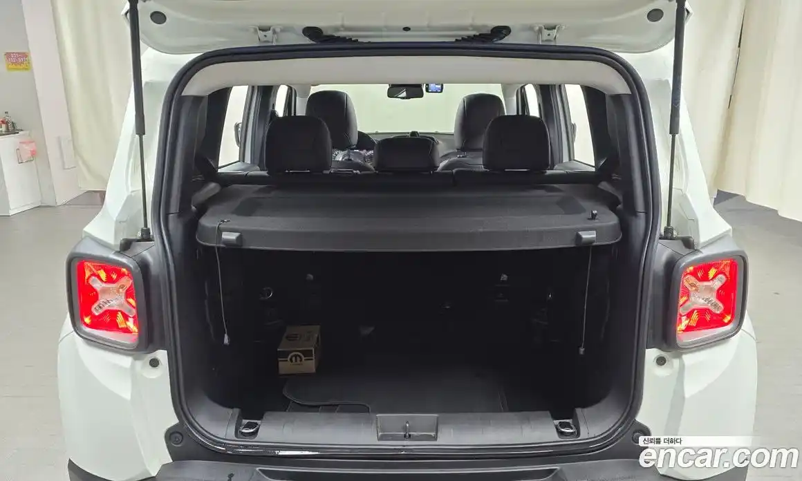 Jeep Renegade 2019 2.4 Автомат в Москве № 534768, фото 20