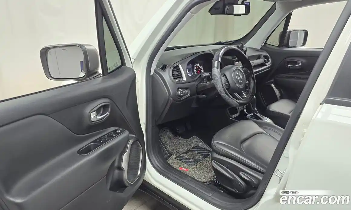 Jeep Renegade 2019 2.4 Автомат в Москве № 534768, фото 10