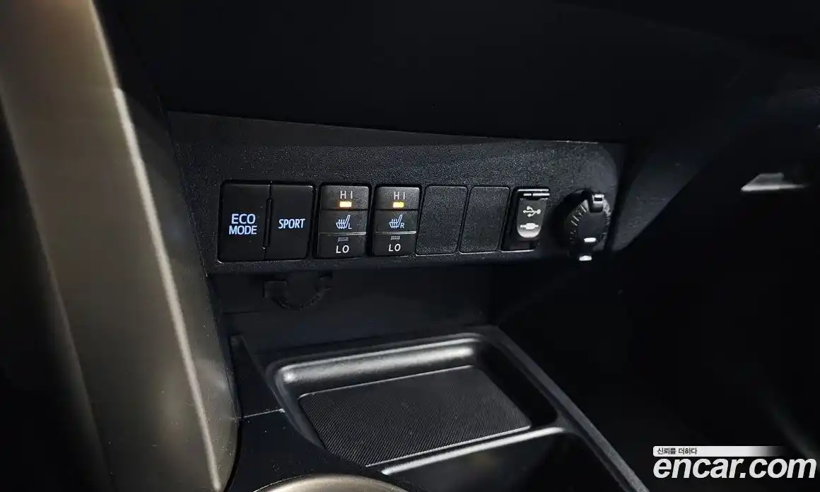 Toyota RAV4 2015 2.5 Автомат в Москве № 537398, фото 18