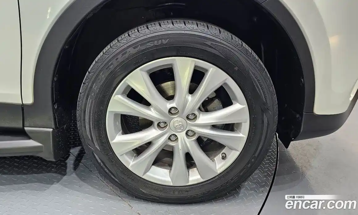 Toyota RAV4 2015 2.5 Автомат в Москве № 537398, фото 5