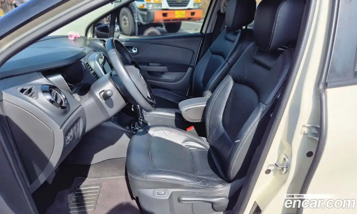 Renault QM3 2014 1.5 Автомат в Москве № 537505, фото 12