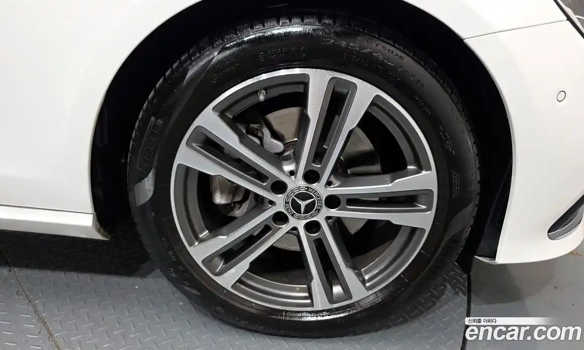 Mercedes-Benz E-Class 2023 2.0 Автомат в Москве № 542720, фото 5