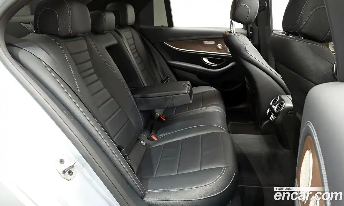 Mercedes-Benz E-Class 2021 2.0 Автомат в Москве № 543084, фото 12