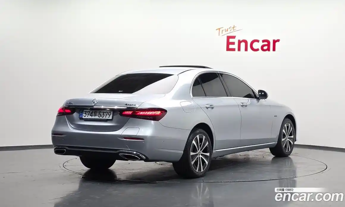 Mercedes-Benz E-Class 2021 2.0 Автомат в Москве № 543084, фото 2