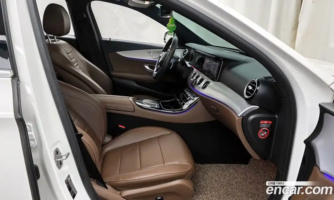 Mercedes-Benz E-Class 2021 2.0 Автомат в Москве № 543142, фото 11