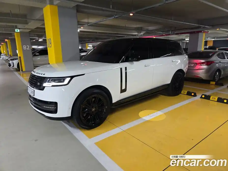 Land Rover Range-Rover 2023 4.4 Автомат в Москве № 543172, фото 1