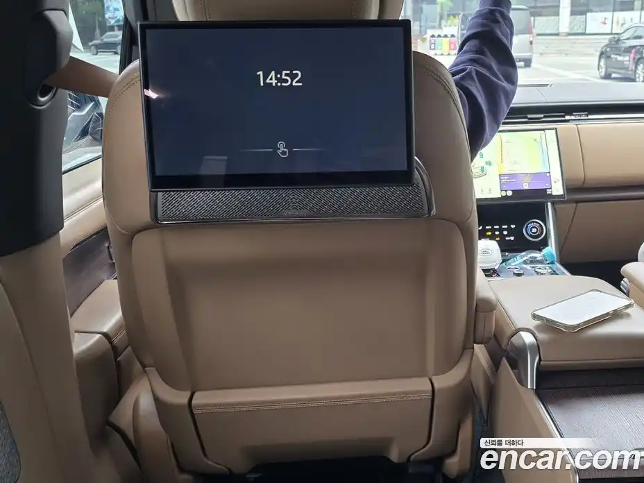 Land Rover Range-Rover 2023 4.4 Автомат в Москве № 543172, фото 7