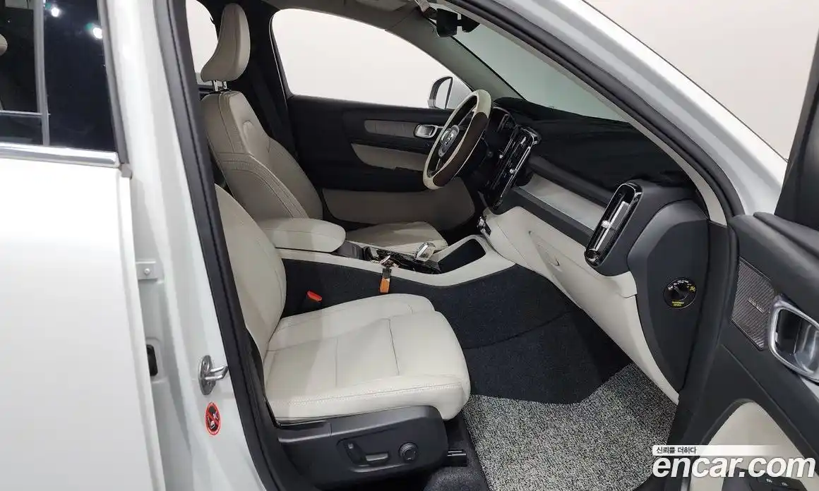 Volvo XC40 2025 2.0 Автомат в Москве № 544907, фото 11