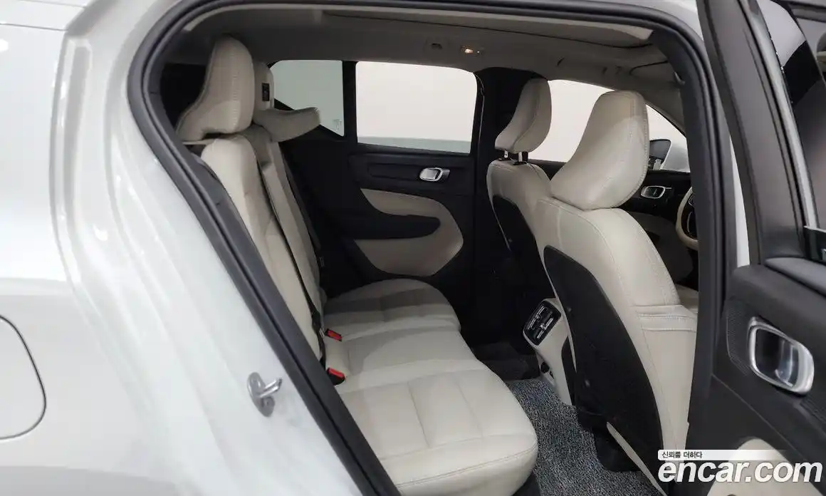 Volvo XC40 2025 2.0 Автомат в Москве № 544907, фото 12