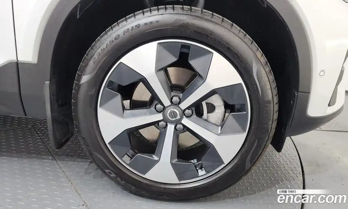 Volvo XC40 2025 2.0 Автомат в Москве № 544907, фото 5