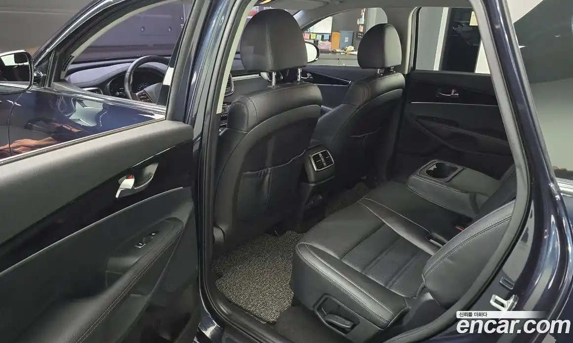 Kia Sorento 2018 2.0 Автомат в Москве № 102045, фото 15