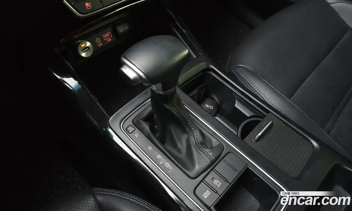 Kia Sorento 2018 2.0 Автомат в Москве № 102045, фото 18