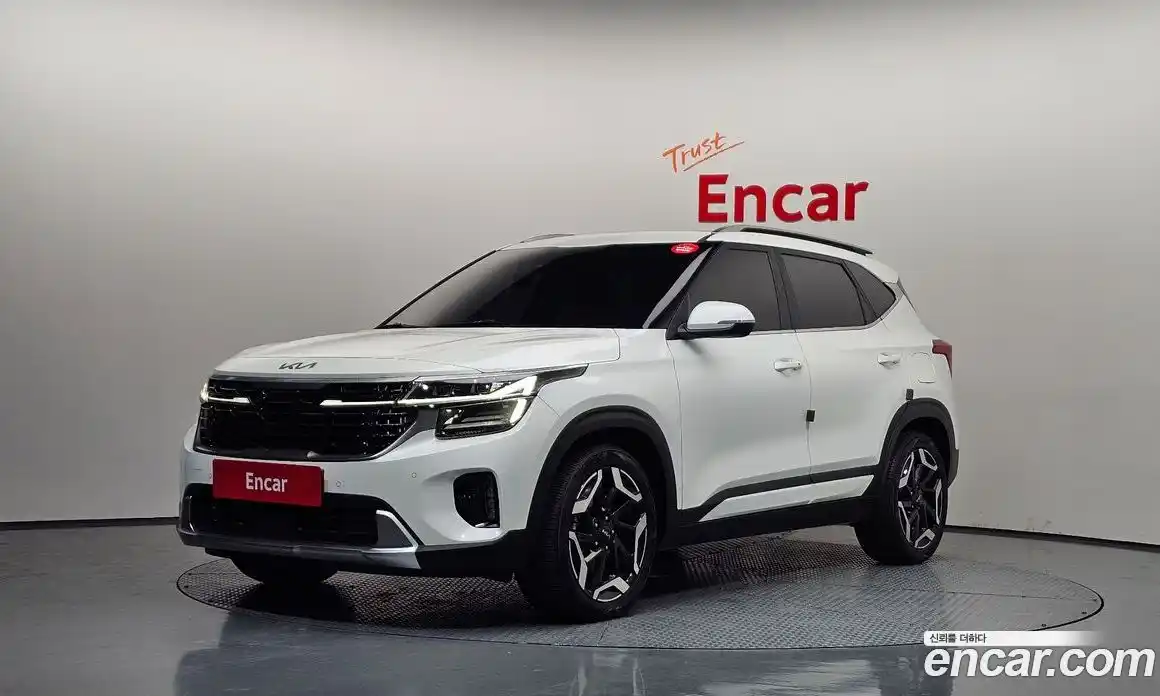 Kia Seltos 2023 1.6 Автомат в Москве № 120785, фото 1