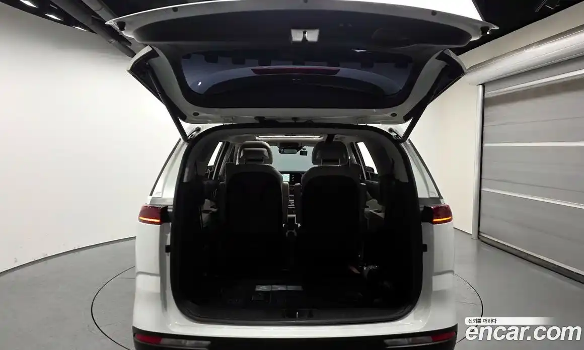 Kia Canival 2023 3.5 Автомат в Москве № 133743, фото 20