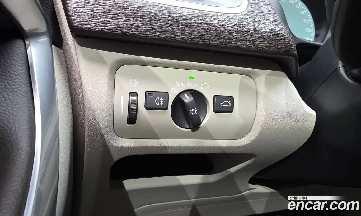 Volvo V40 2016 2.0 Автомат в Москве № 155715, фото 14