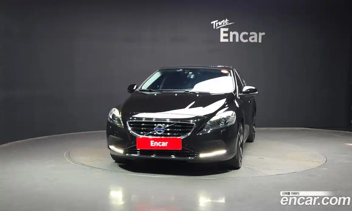 Volvo V40 2016 2.0 Автомат в Москве № 155715, фото 3