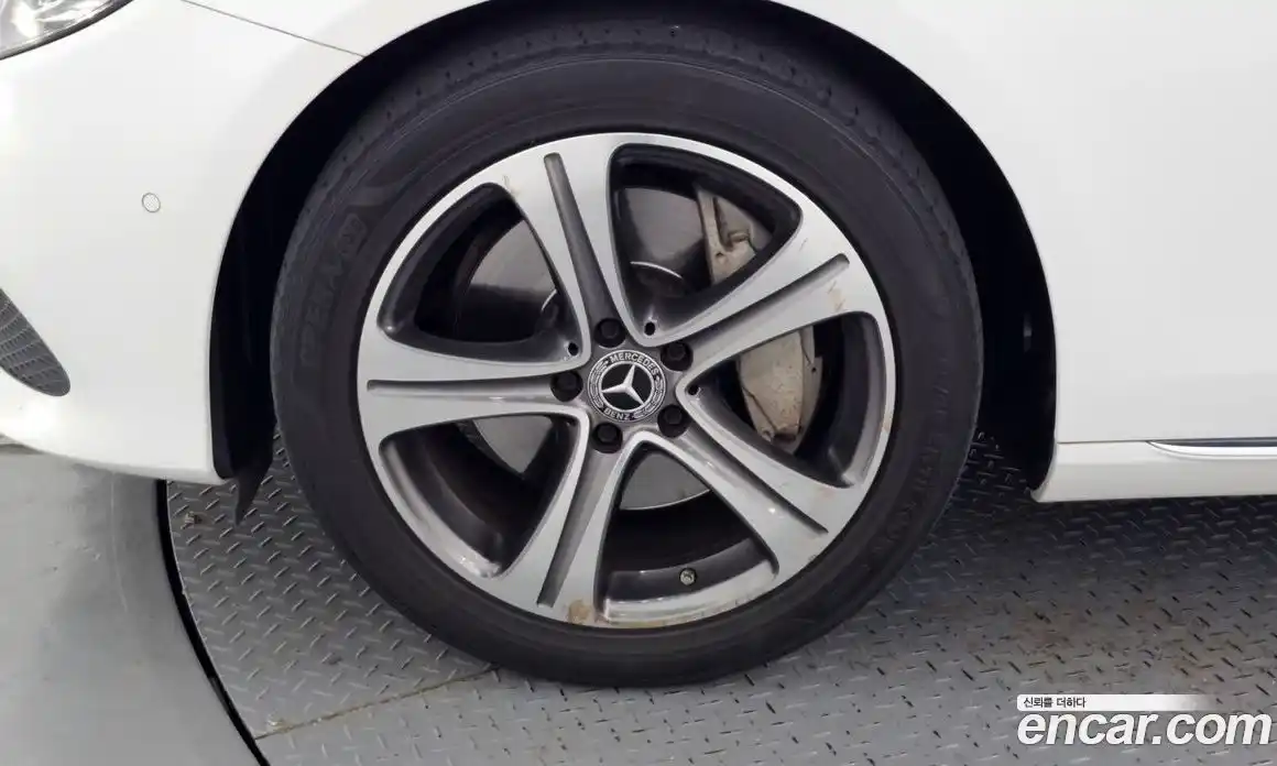 Mercedes-Benz E-Class 2018 2.0 Автомат в Москве № 160661, фото 5