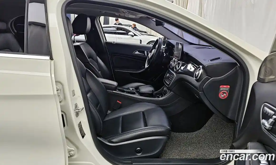 Mercedes-Benz GLA-Class 2016 2.1 Автомат в Москве № 161978, фото 11