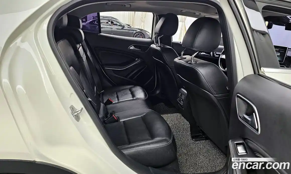 Mercedes-Benz GLA-Class 2016 2.1 Автомат в Москве № 161978, фото 12